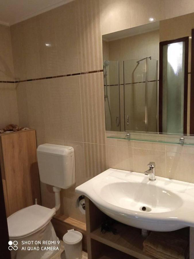 Besenyei Apartman Sárvár Exterior foto